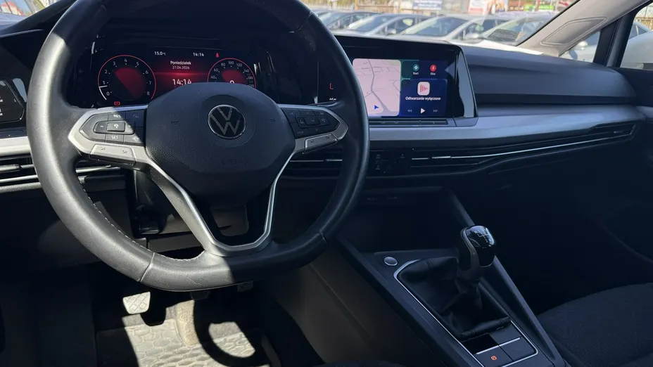 VOLKSWAGEN Golf -