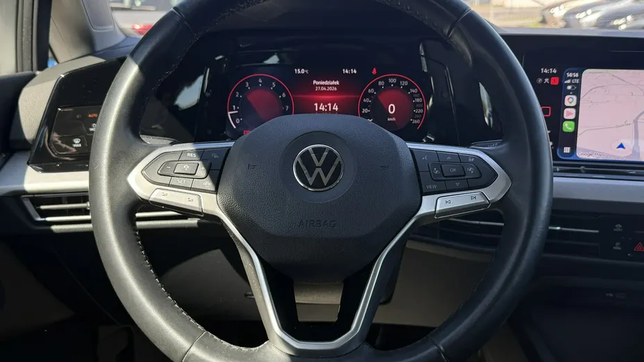 VOLKSWAGEN Golf -
