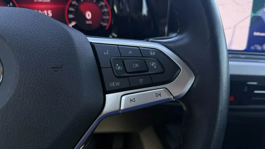 VOLKSWAGEN Golf -