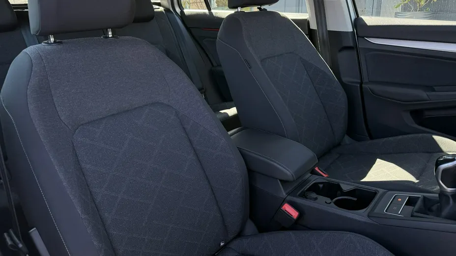 VOLKSWAGEN Golf -