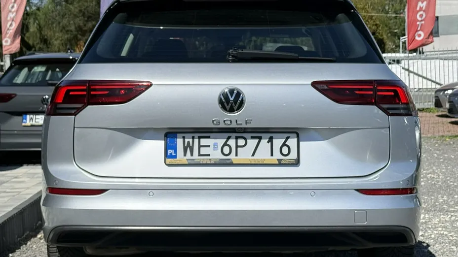 VOLKSWAGEN Golf -