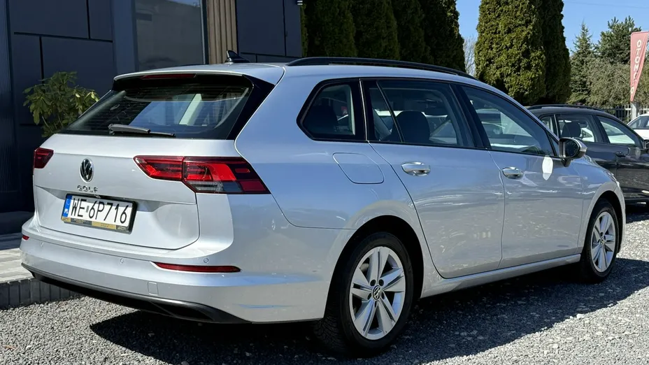 VOLKSWAGEN Golf -