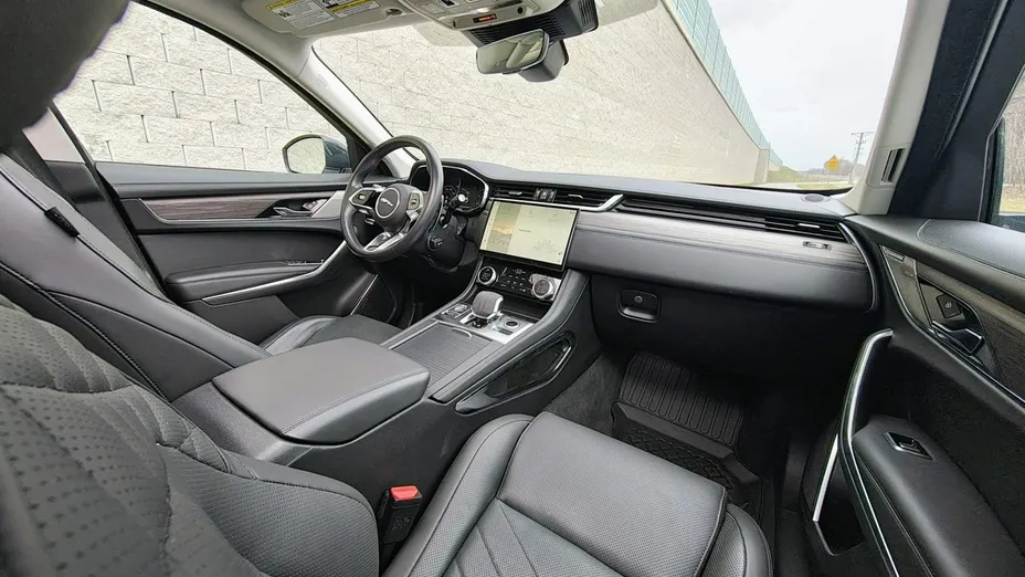 JAGUAR F-Pace -