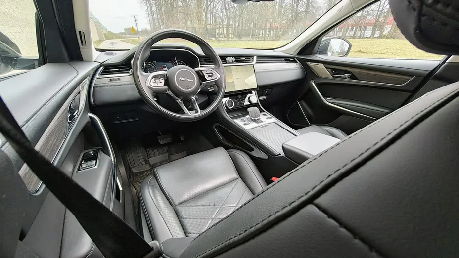 JAGUAR F-Pace -