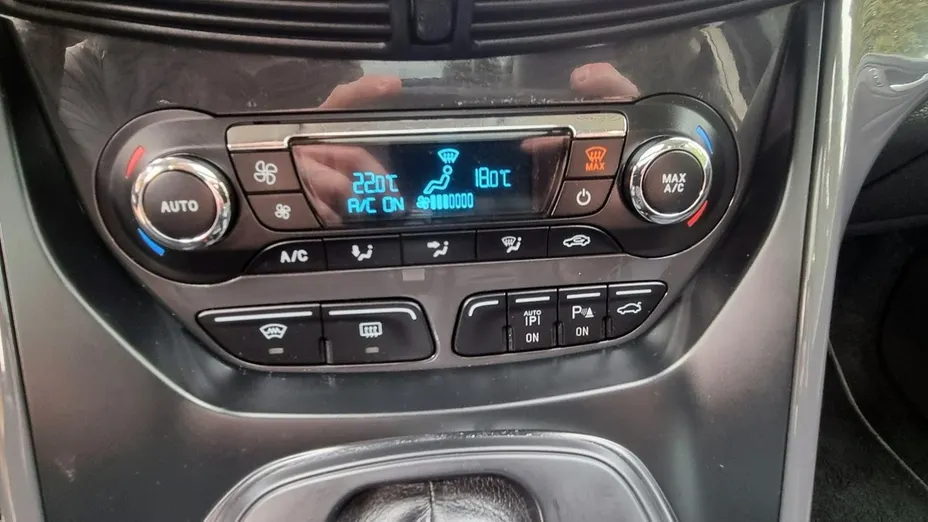 FORD Kuga -