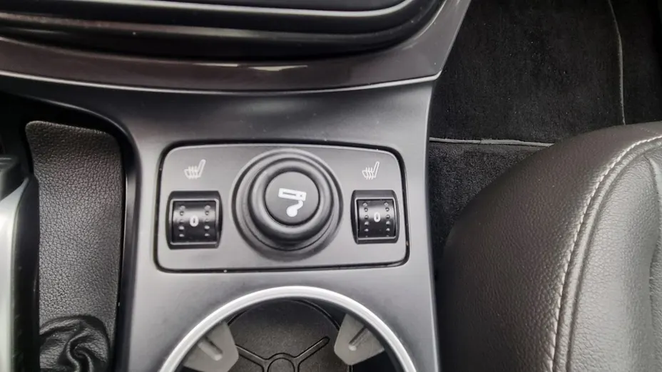 FORD Kuga -