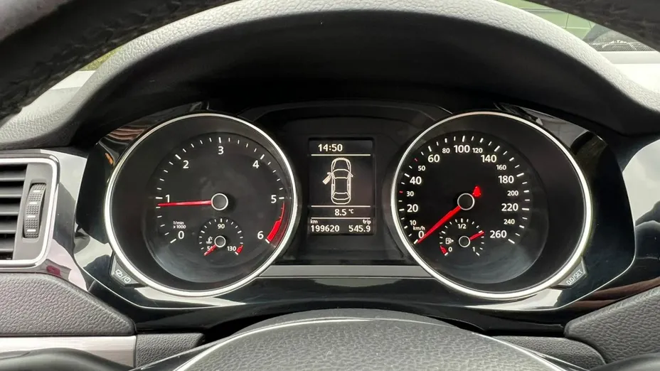 VOLKSWAGEN Jetta -