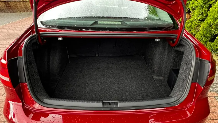 VOLKSWAGEN Jetta -