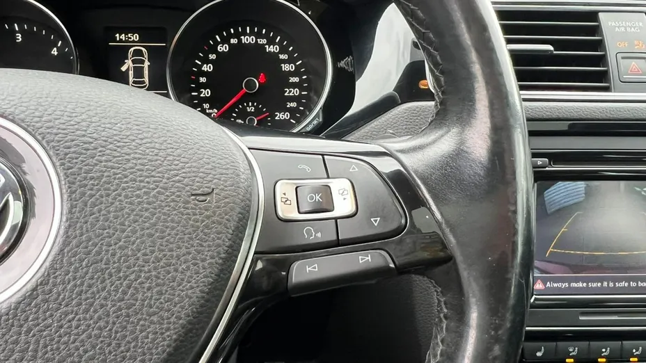 VOLKSWAGEN Jetta -