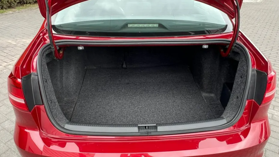 VOLKSWAGEN Jetta -