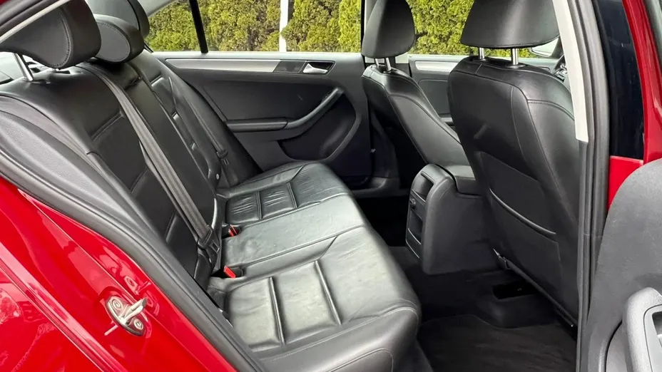 VOLKSWAGEN Jetta -