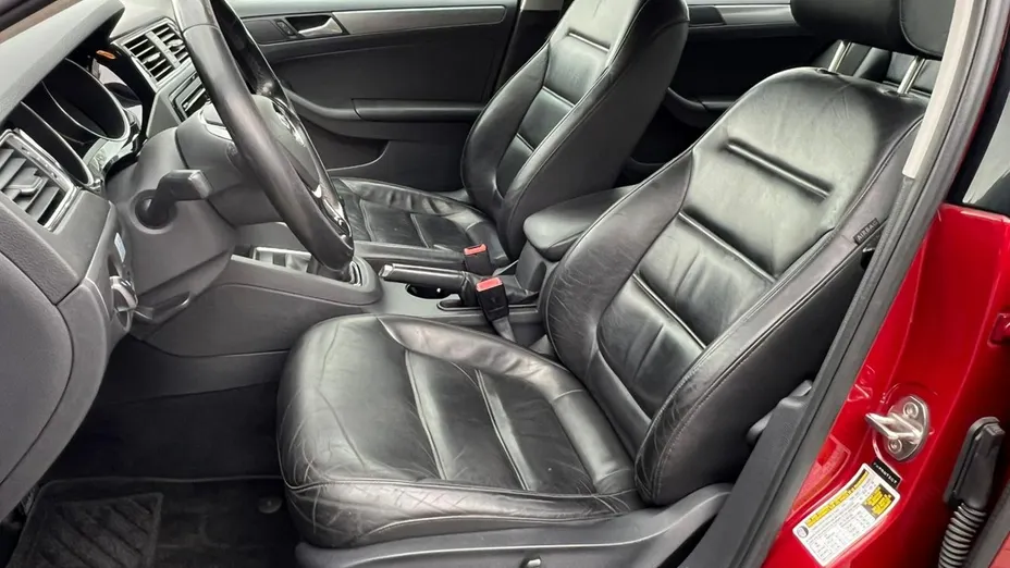 VOLKSWAGEN Jetta -