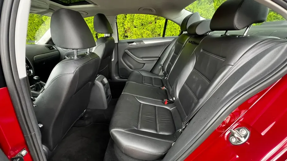 VOLKSWAGEN Jetta -