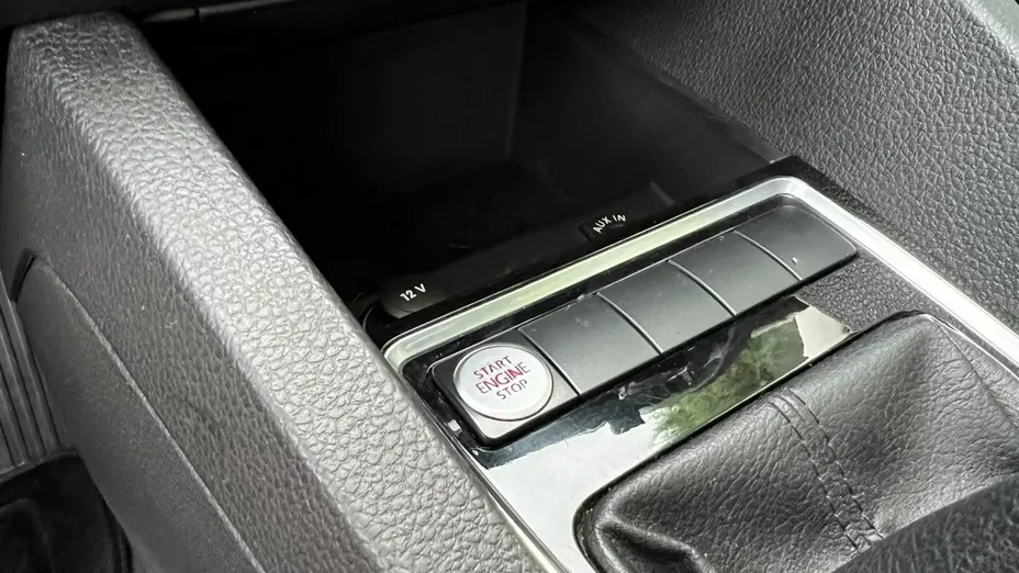 VOLKSWAGEN Jetta -