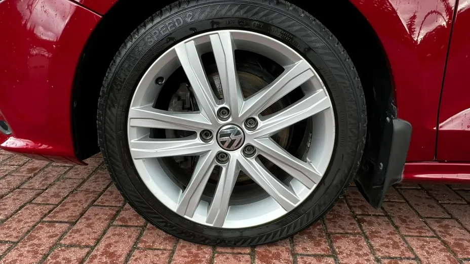 VOLKSWAGEN Jetta -