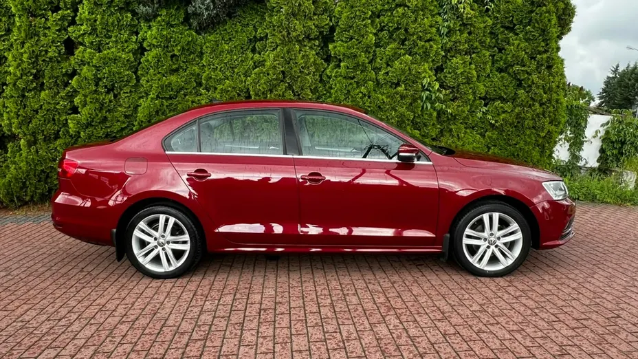 VOLKSWAGEN Jetta -