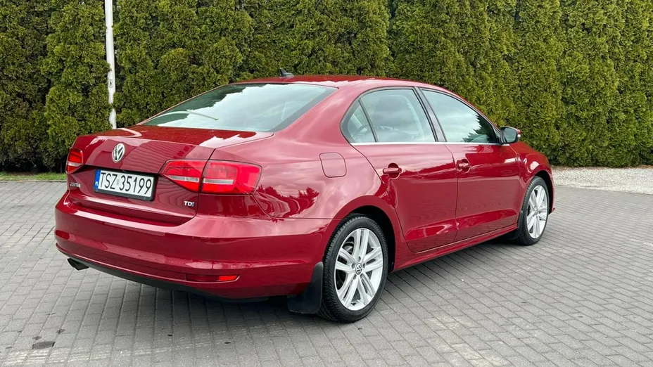 VOLKSWAGEN Jetta -