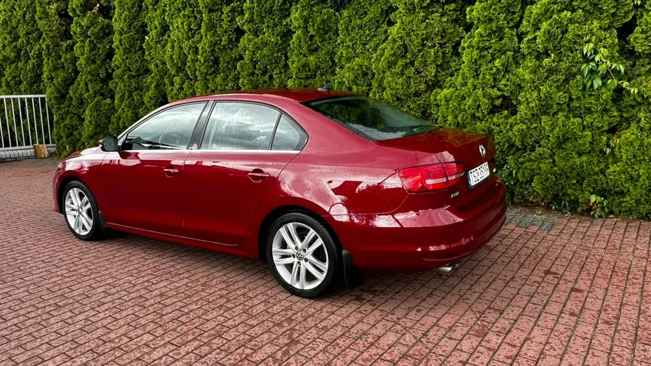 VOLKSWAGEN Jetta -