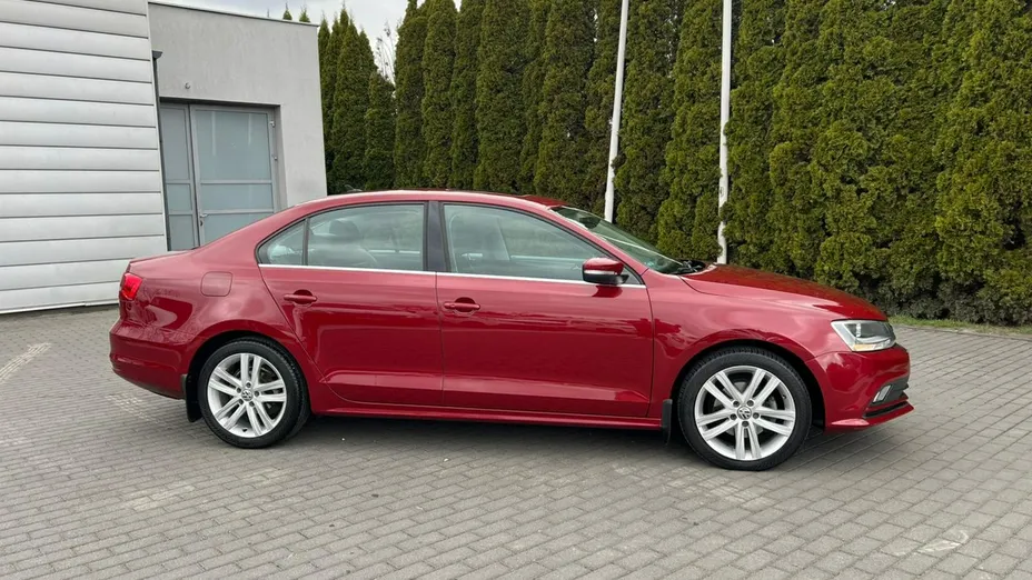 VOLKSWAGEN Jetta -