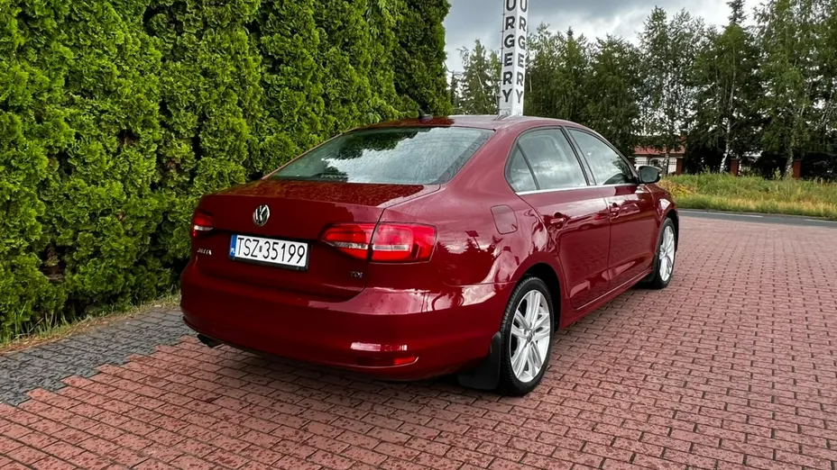 VOLKSWAGEN Jetta -