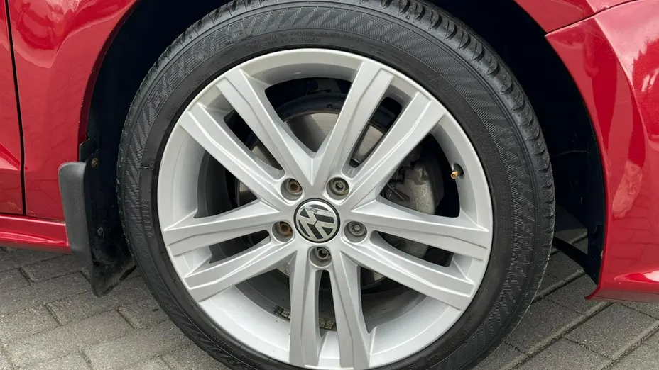 VOLKSWAGEN Jetta -