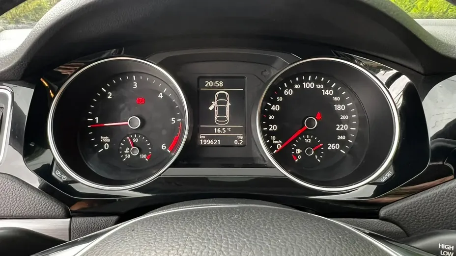 VOLKSWAGEN Jetta -