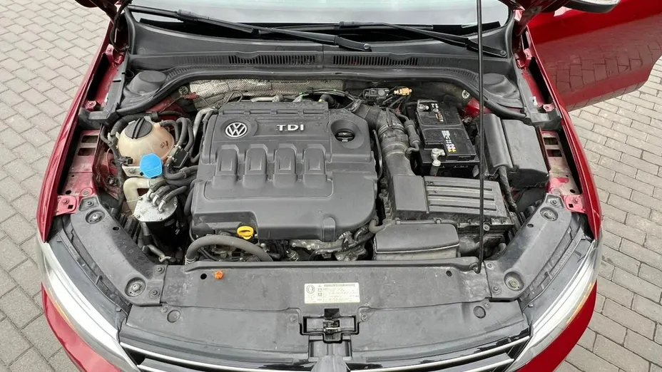 VOLKSWAGEN Jetta -