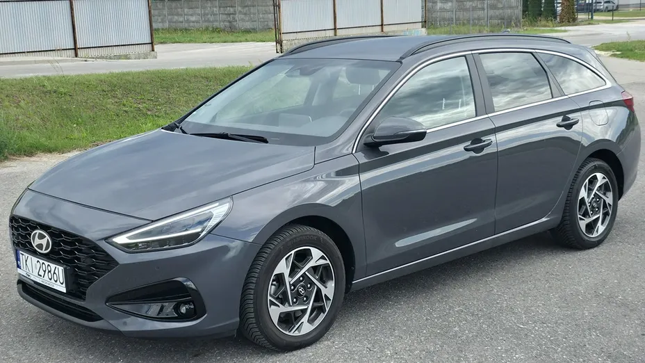 HYUNDAI i30 -
