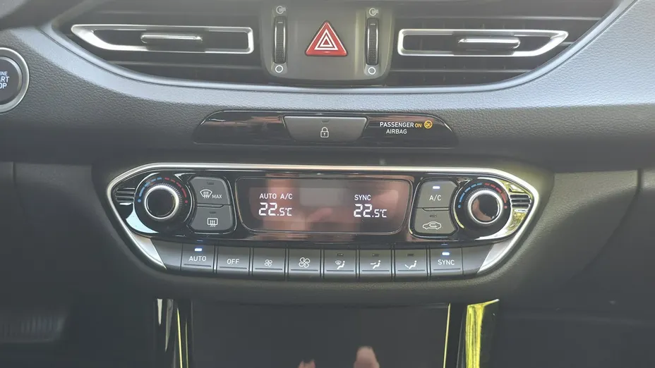 HYUNDAI i30 -