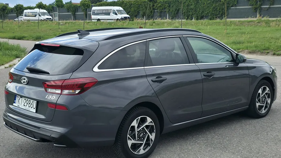 HYUNDAI i30 -