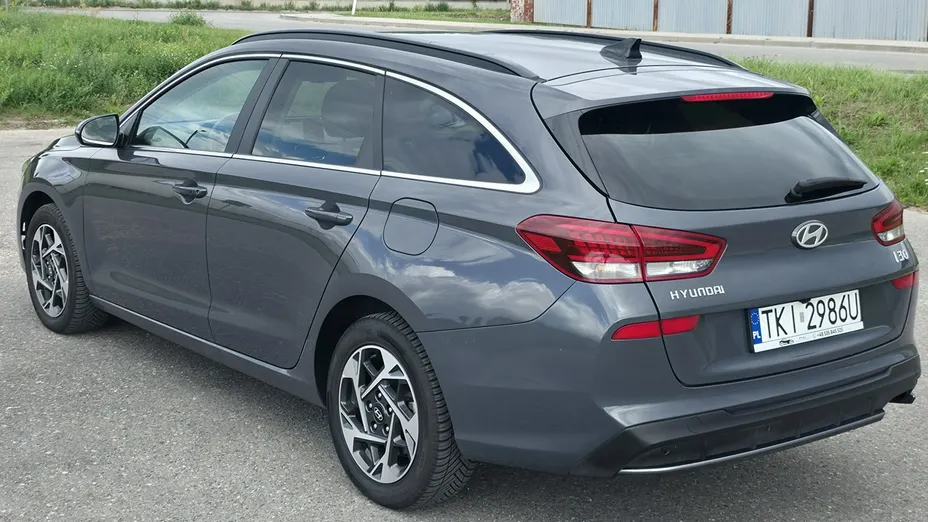 HYUNDAI i30 -