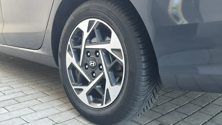 HYUNDAI i30 -
