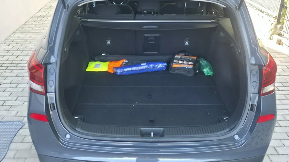 HYUNDAI i30 -