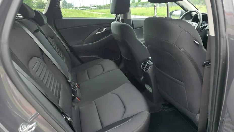 HYUNDAI i30 -