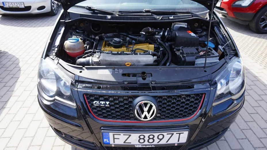 VOLKSWAGEN Polo -