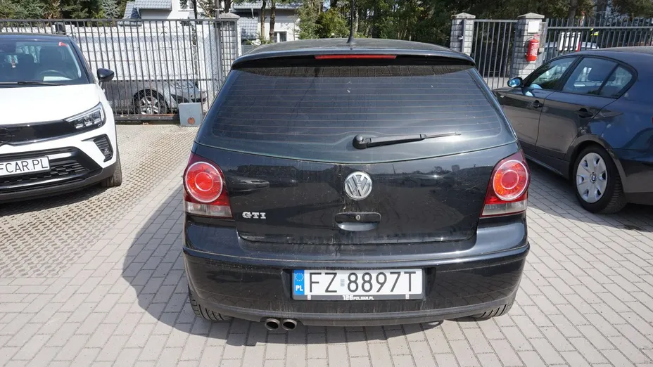 VOLKSWAGEN Polo -