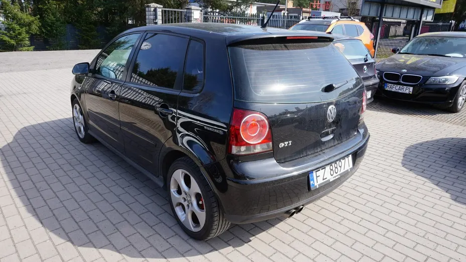 VOLKSWAGEN Polo -
