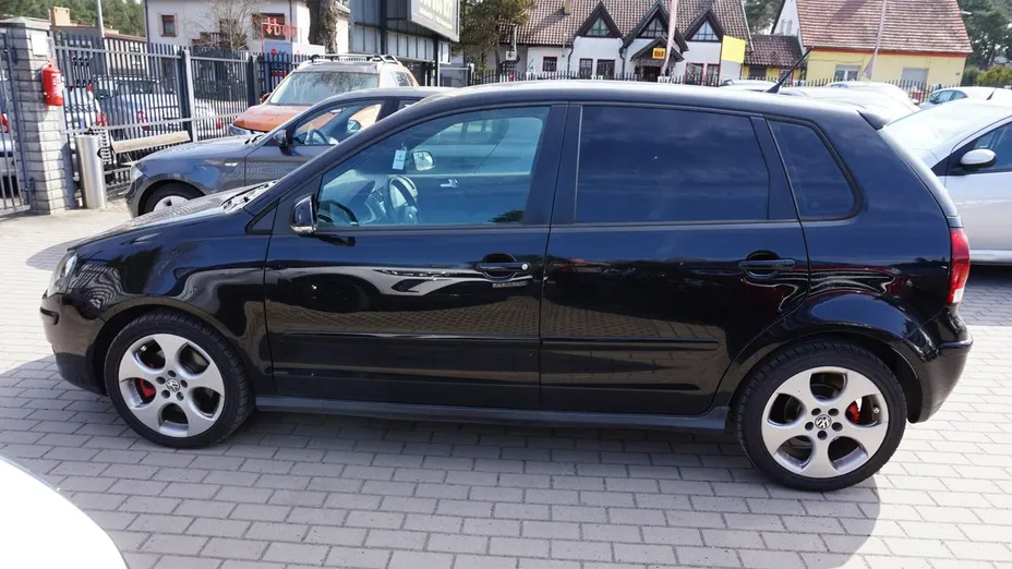 VOLKSWAGEN Polo -