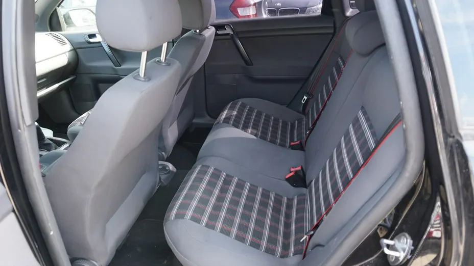 VOLKSWAGEN Polo -