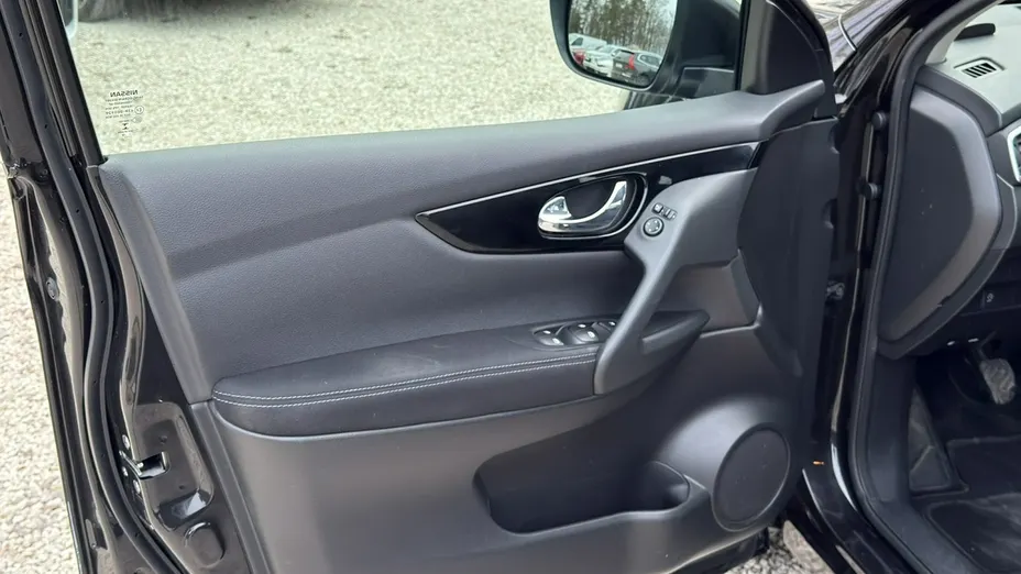 NISSAN Qashqai -