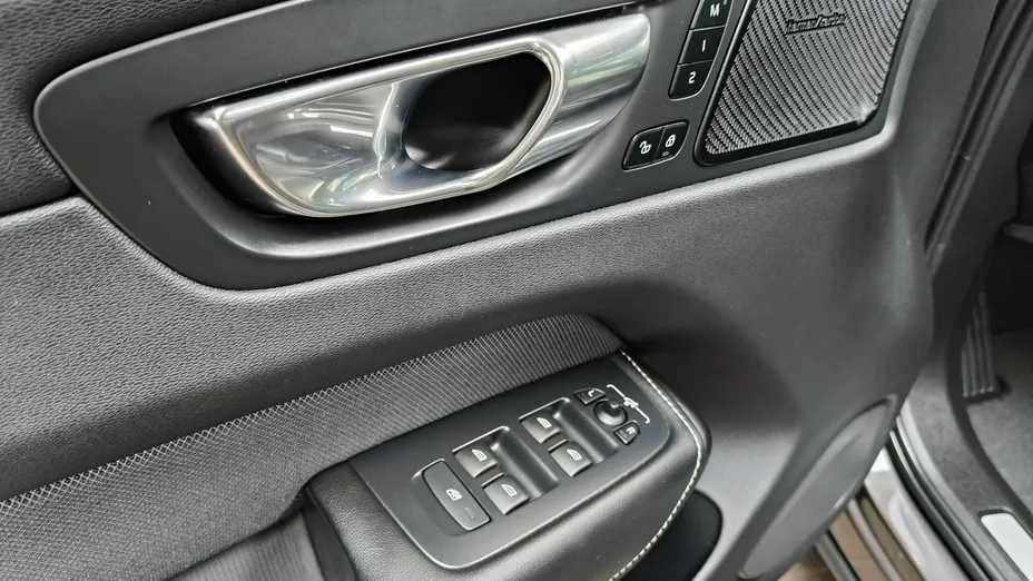 VOLVO XC60 -