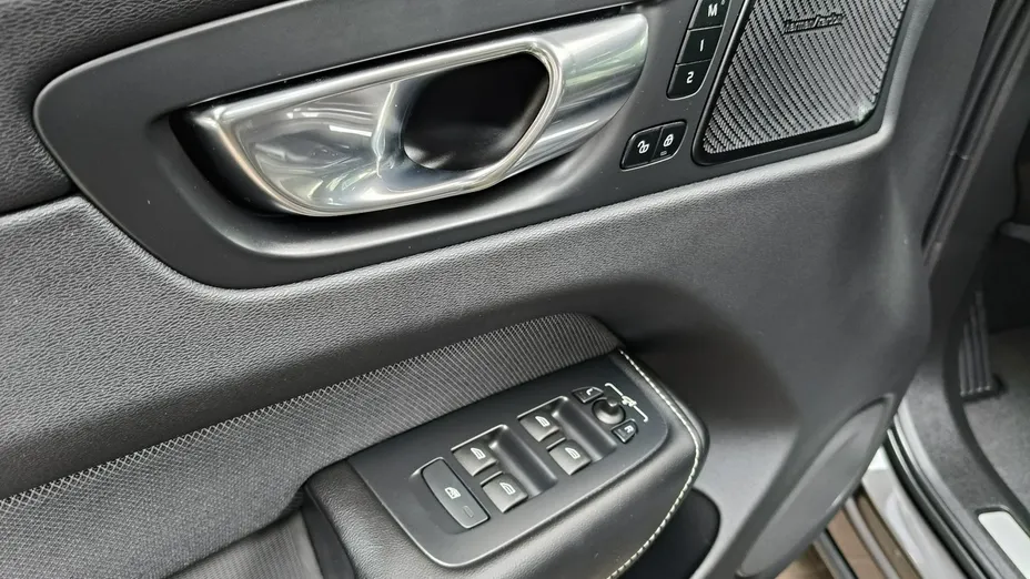 VOLVO XC60 -