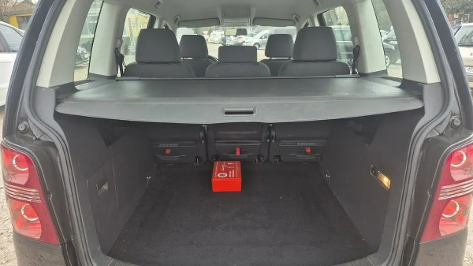 VOLKSWAGEN Touran -