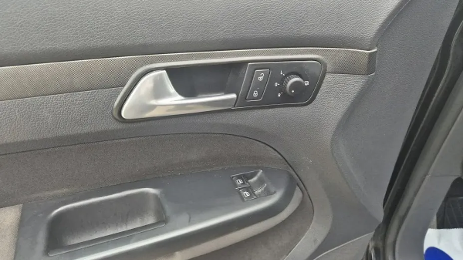 VOLKSWAGEN Touran -