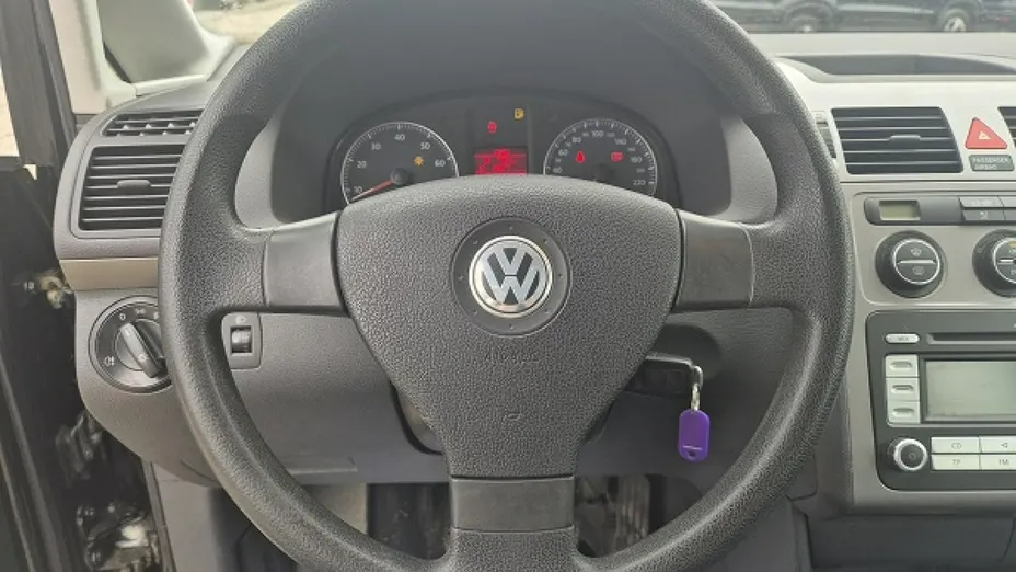 VOLKSWAGEN Touran -