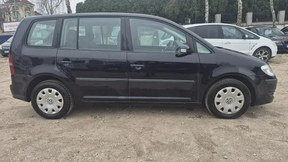 VOLKSWAGEN Touran -