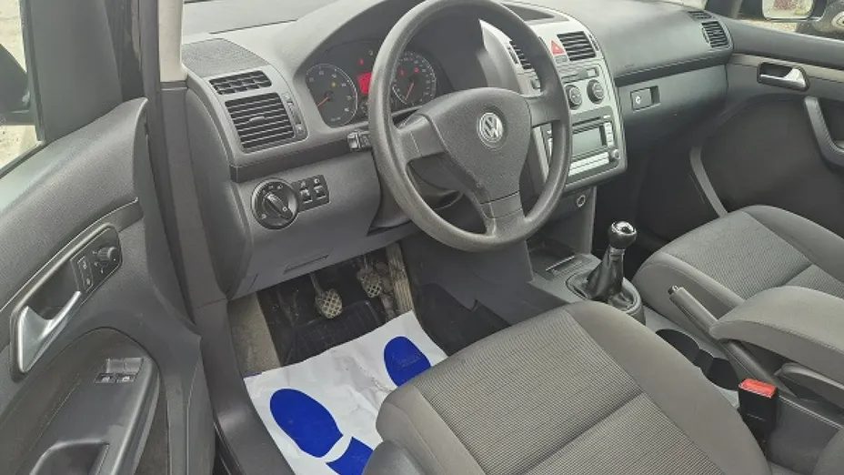 VOLKSWAGEN Touran -
