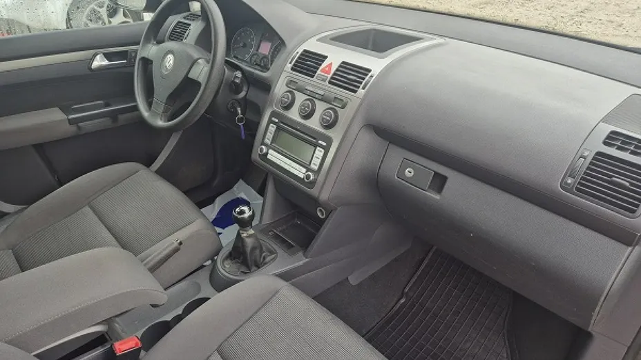 VOLKSWAGEN Touran -