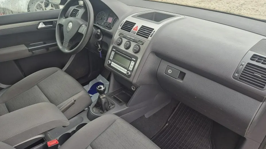 VOLKSWAGEN Touran -
