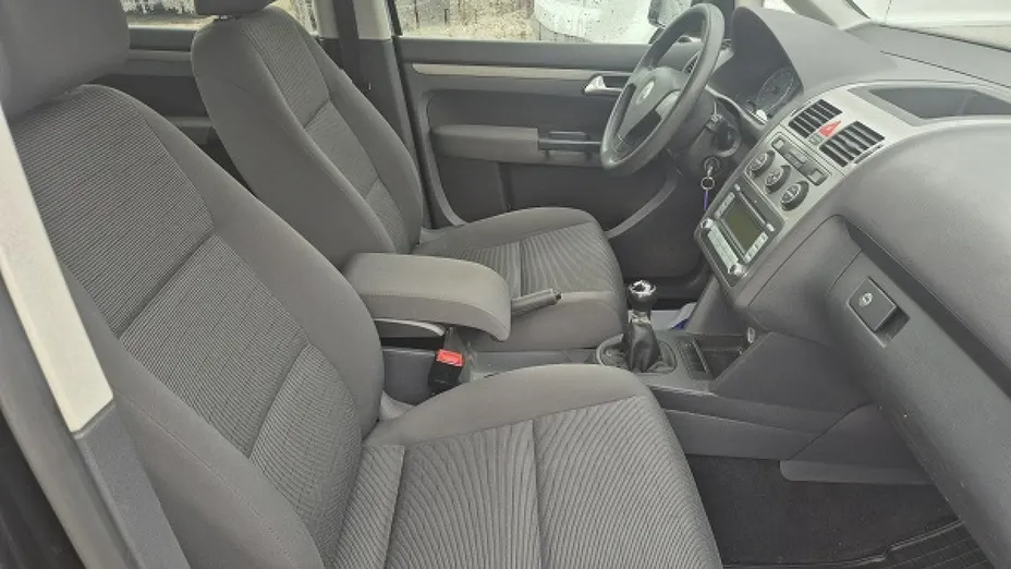 VOLKSWAGEN Touran -